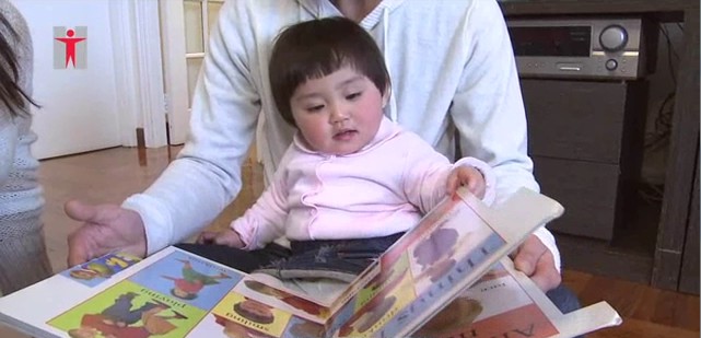 我喜歡你一邊讓我翻硬頁圖書，一邊講解圖畫給我聽
