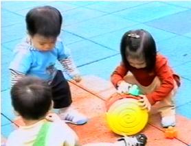 小孩喜歡和其他小孩在一起的